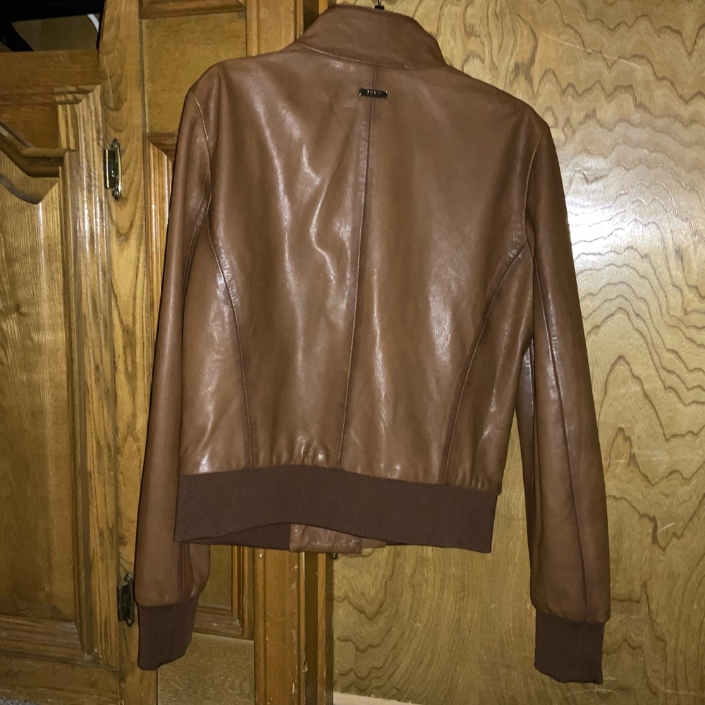 DKNY Genuine leather brown/camel moto jacket w zipper pockets and elastic edges - Picture 3 of 3